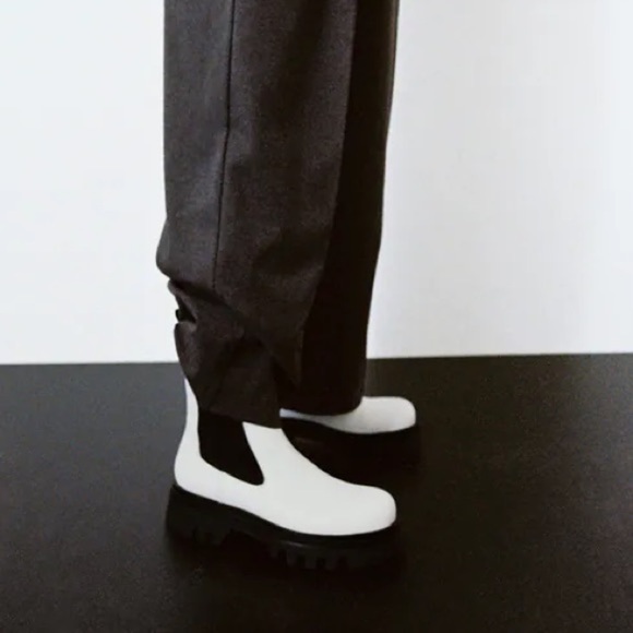 NWT. Zara White Flat Leather Ankle Boots. Size 10. - Picture 3 of 5